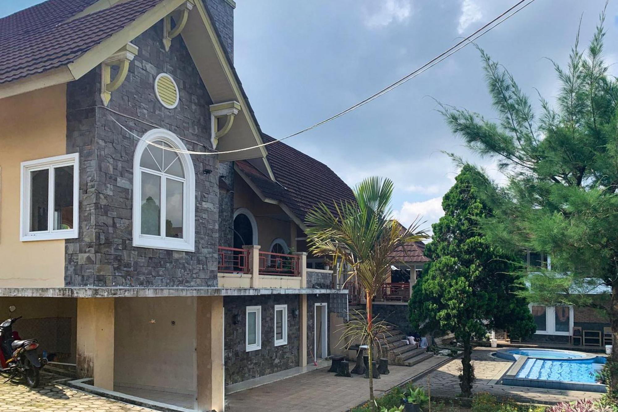 Urbanview Hotel Villa Q Gisting Bandjarnegeri Exterior photo