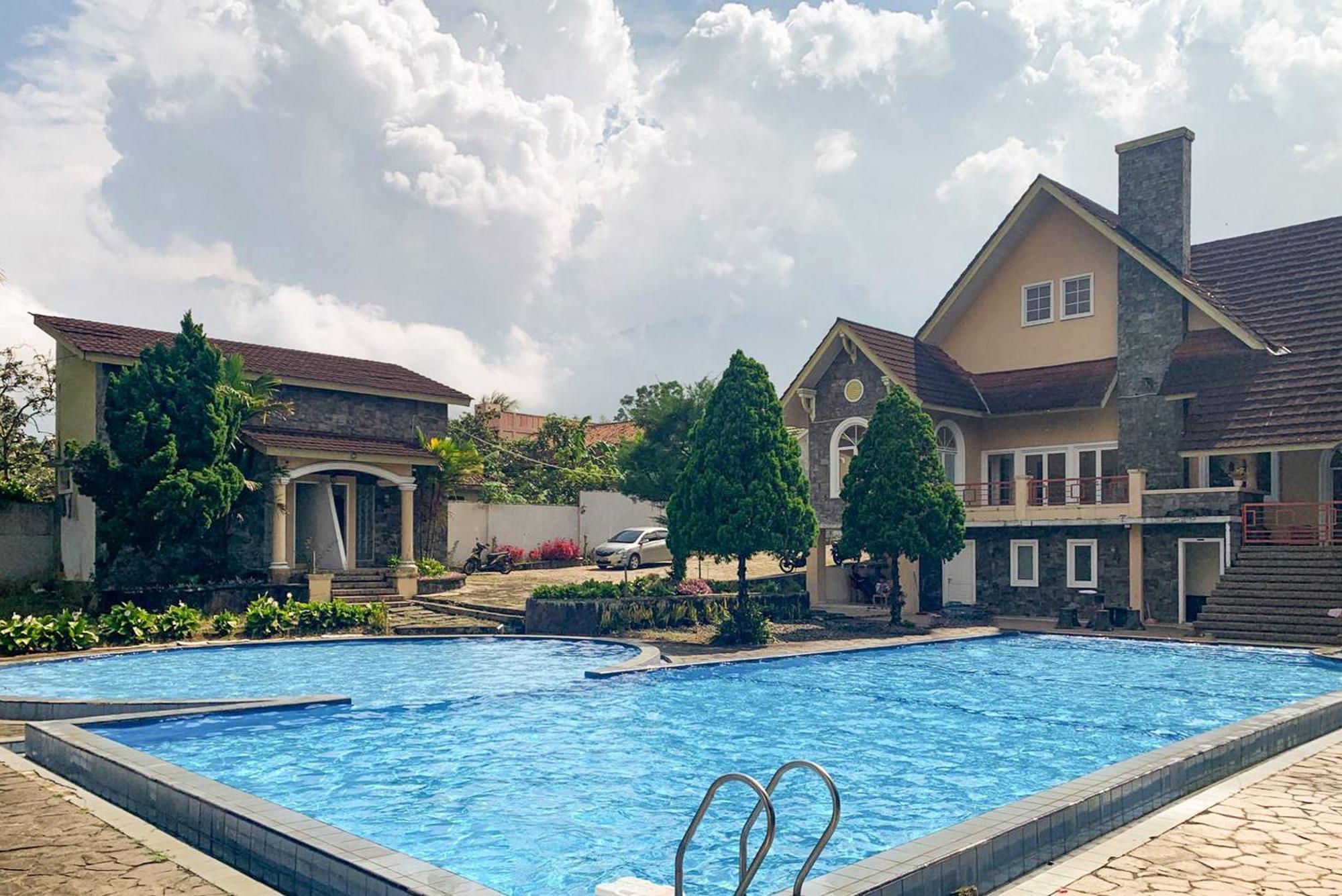 Urbanview Hotel Villa Q Gisting Bandjarnegeri Exterior photo